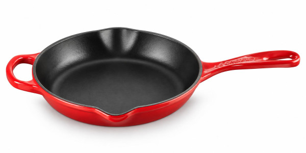  LE CREUSET Signature Gusseisen Brat- und Servierpfanne, Rund, Ø 20 cm, Für alle Herdarten inkl. Induktion geeignet, 1,51 kg, Kirschrot, 20182200600422
