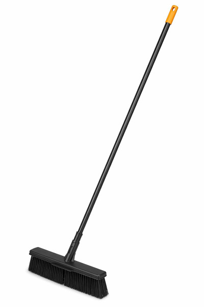 Fiskars Solid Allzweckbesen mit PowerClean-Borsten, Länge 1,7 m, L, Schwarz/Orange, 1025926  Vielseitig und zuverlässig für Innen- und Außenbereiche